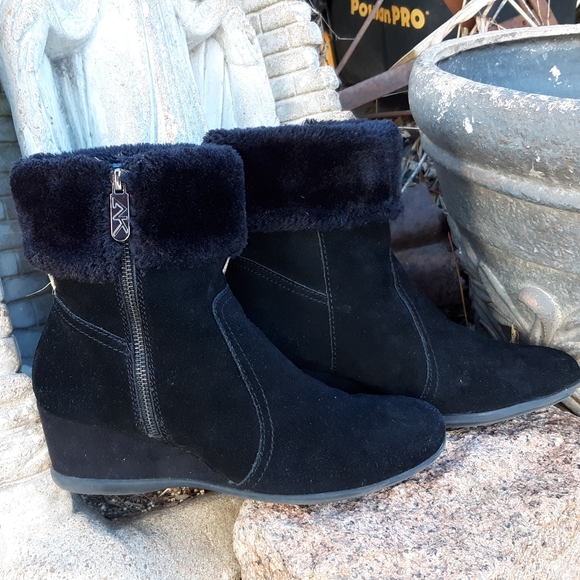 Vintage AK Sports Faux Fur Trimmed Booties - Picture 1 of 6